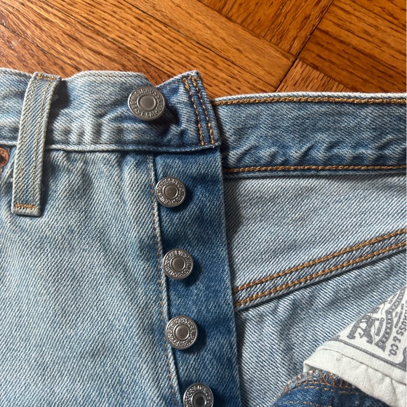 Levi’s jean shorts - Picture 4 of 6